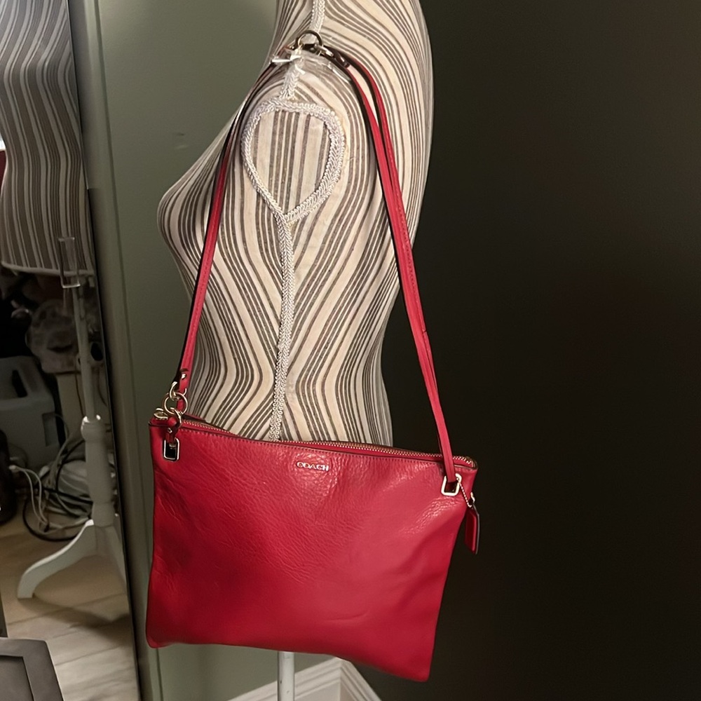 🛑 1 hour sale. Coach, Red Pebbled Leather Shoulder Bag - Picture 2 of 13